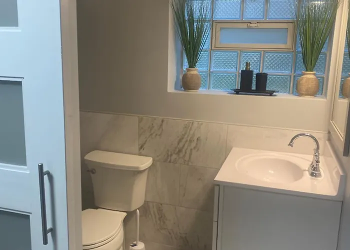 Charming 5 Bedrooms 2 Bathrooms *