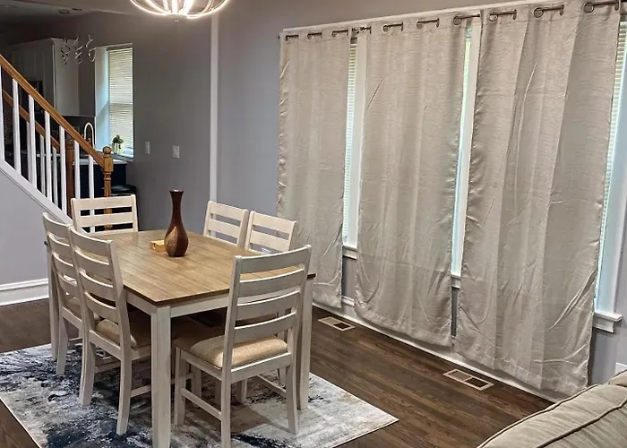 Charming 5 Bedrooms 2 Bathrooms
